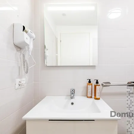 Superior House By Domusextra 아파트